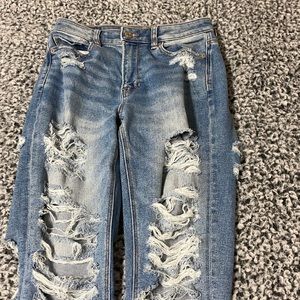 American Eagle ripped mom jeans! Size 0 short